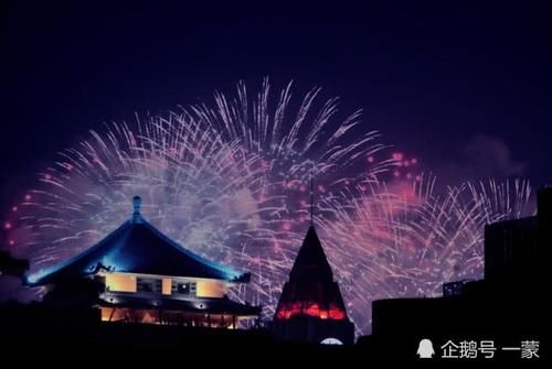 北京夜空焰火璀璨，朋友圈霸屏