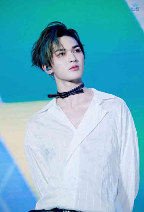 长得帅才能驾驭“绿发”，鹿晗朱正廷无法驾驭，只有他堪称完美！