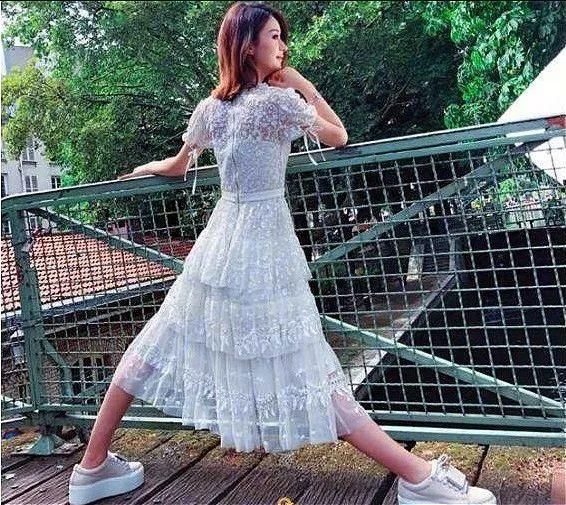 赵丽颖劈叉破怀孕传闻遭群嘲，网友:请参照谢娜、陈妍希