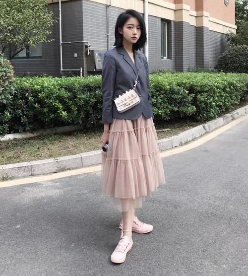 『春天』今年春天最火的穿法,它叫“极简风”穿搭,大气高级上档次!