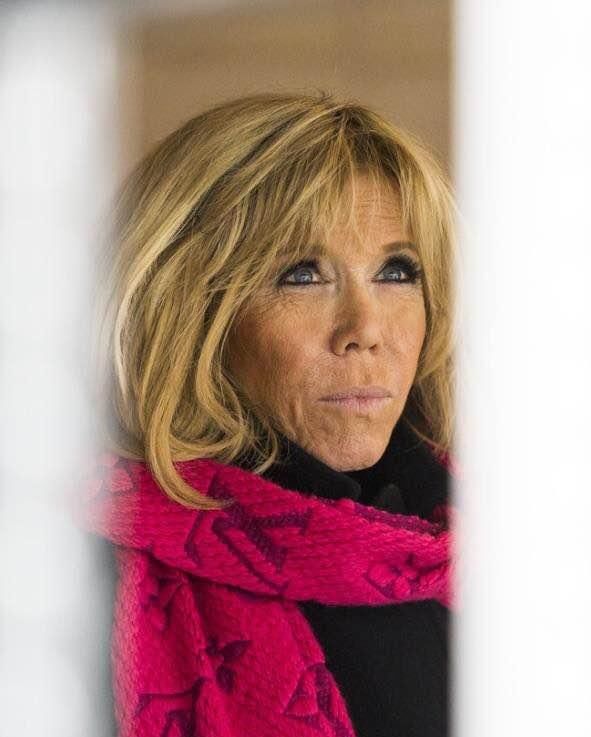 法国第一夫人总是素颜出门，头发凌乱，网友：法国没发型师了吗？