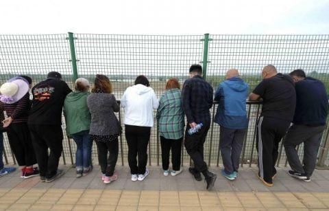  『北京』现场｜众多人在永定河非法捕鱼