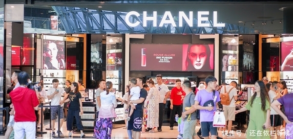 中国最大的免税店,价格比国外还便宜,购物需排长队