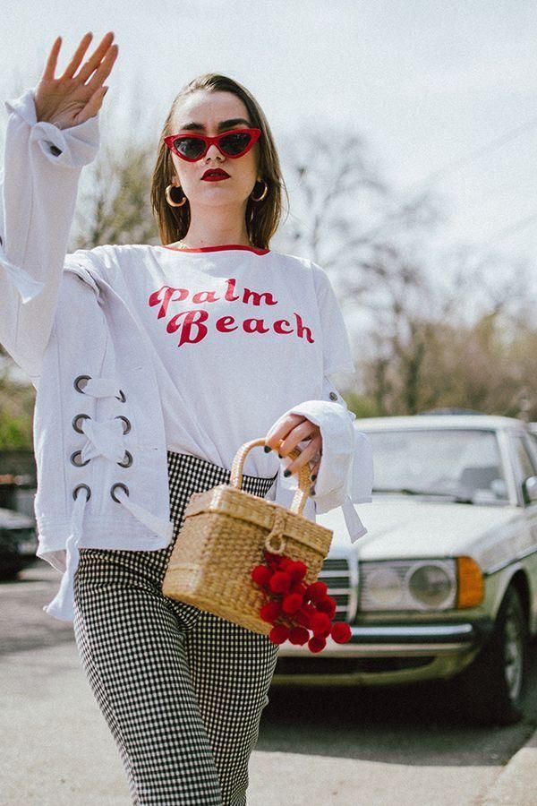 奶奶,你的菜篮子我抱走了哈~