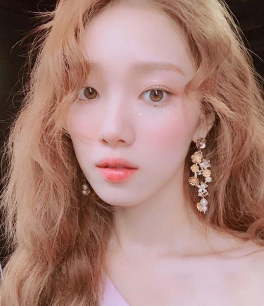 太子妃张天爱带着新发色杀回来了?