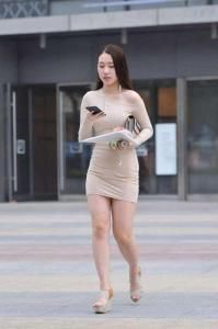 武汉街拍小姐姐，最后一个妹子背影更撩人