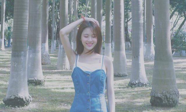 明星时尚吊带裙look：刘嘉玲大气娜扎俏皮最美的却是迪丽热巴