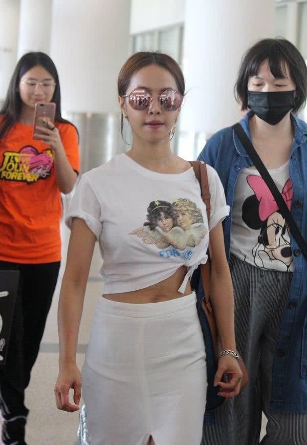 蔡依林还有什么不敢穿的？网友表示：节操碎了一地！