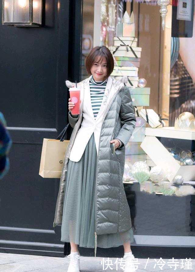 【施粉黛】街拍美女:清新自然,不施粉黛,简约温婉,和颜悦色,过目不忘