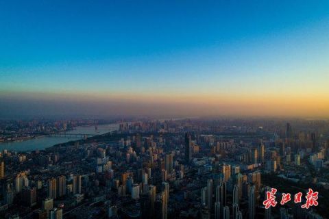  「图集」500米高空航拍晴空万里下的武汉 | 图集