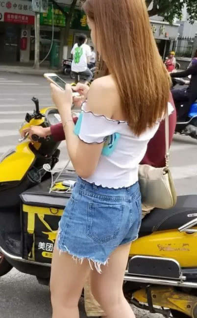 气质小姐姐穿搭配清秀唯美又动人，淡雅曼妙身姿秀婀娜气质优雅不