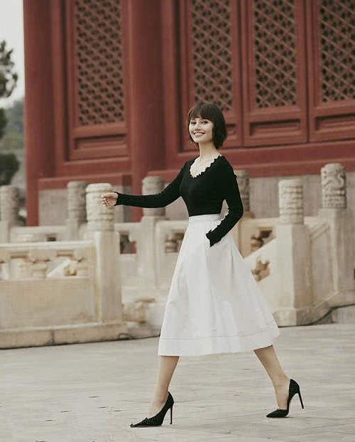 袁泉未修照公开,满脸细纹遮不住气质,网友:真正的“高级脸”