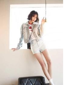 李溪芮穿超短裤,暴露了一双惊艳美腿,网友:屏幕都快装不下了!