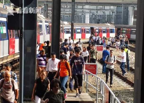  【出轨】香港港铁出轨：乘客回忆列车猛烈摇晃 多人跌伤