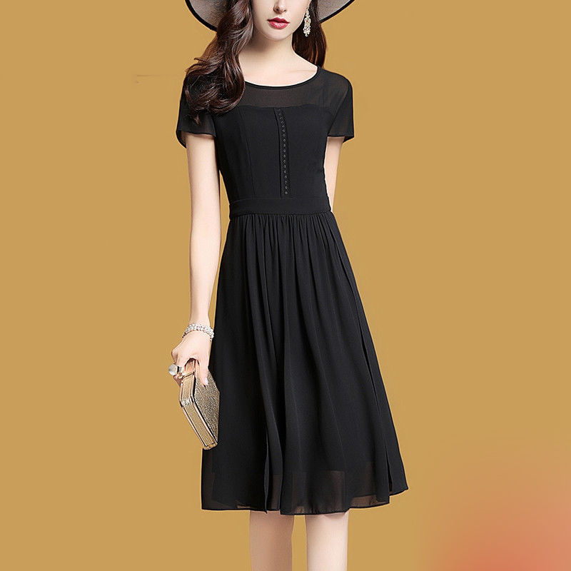 哇塞,头一次见妈妈穿这样的连衣裙,55岁还美得跟30岁一样