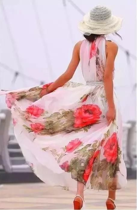 这条裙子人人都有，但80%的人都穿成了村姑！有时候土不是你的错