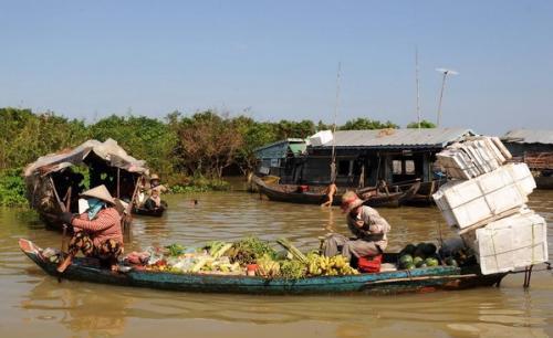 人民币10000块兑换582万瑞尔，在柬埔寨能做啥？当地导游这样说的