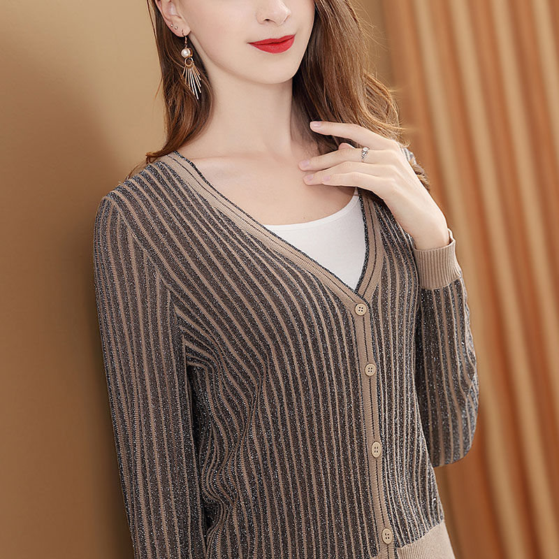 入秋，就穿这秋裙，比旗袍时尚，比香风裙美嫩，让70后女人更美