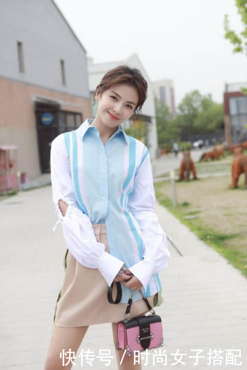 刘涛身上的气质也是很多人模仿不来的，40岁穿出25岁的感觉！