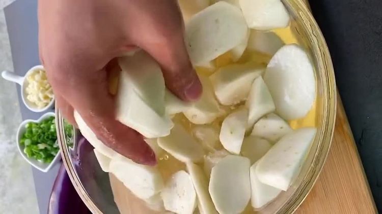 极其:糖醋茄子的做法,外焦里嫩不油腻,酸甜味美极其下饭