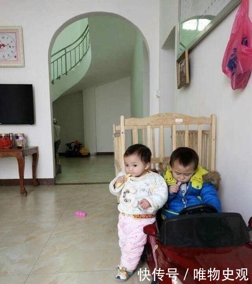  小伙|小伙斥资50万在农村盖四层别墅，超大庭院，大门太气派了！