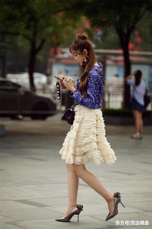 穿高跟鞋的女人最美，最喜欢图六姐姐的荷叶边包臀裙搭配