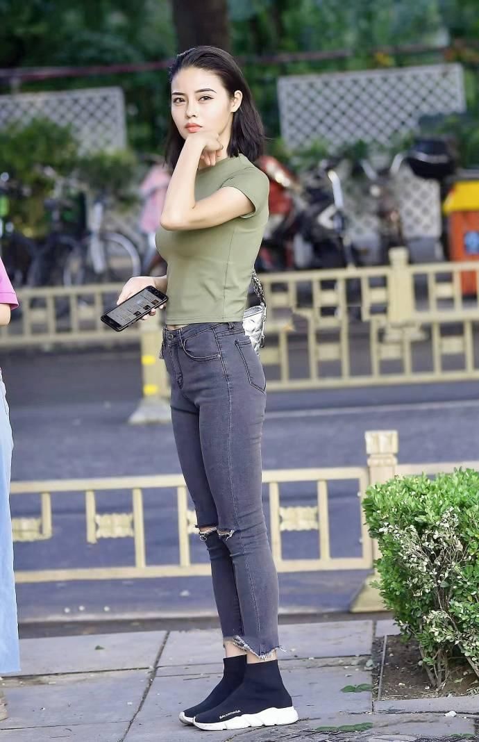 街拍，身材好的美女穿什么都好看!