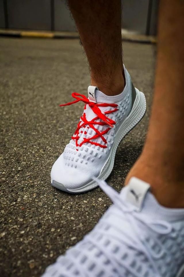 论上脚回头率和可玩性，这双新鞋我给 100 分！