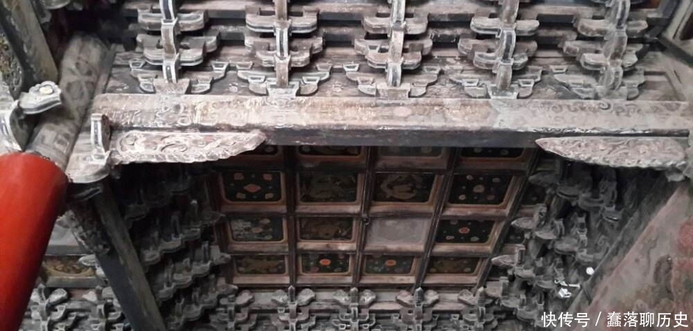 深山里的“龙宫”,雕刻了9999条龙,酷似紫禁城,真奢侈!