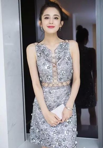 蒋欣和古力娜扎穿同款裙子，网友却说一个女神一个风尘！