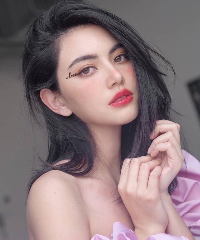  水蛇腰@泰国女星Mai太惊艳了！可甜可盐人间仙女， \＂水蛇腰\＂过于吸睛