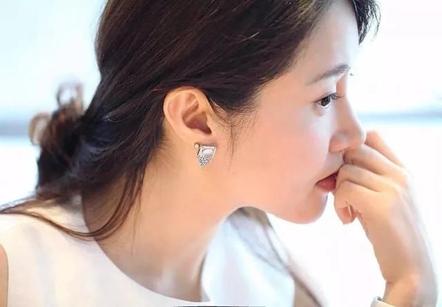 为什么你的翡翠饰品戴在身上就不如她好看？！