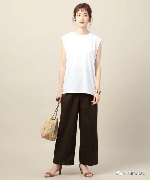 女生搭配:白色无袖上衣让自己更迷人!最新日本夏季穿搭总整理