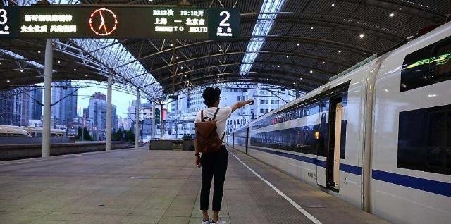  #舒适#中国最舒适的卧铺，不仅价格非常实惠，行车速度也比火车