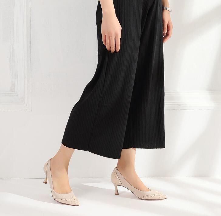 性感高跟鞋显女王气场，小尖头点缀穿出名媛的风情