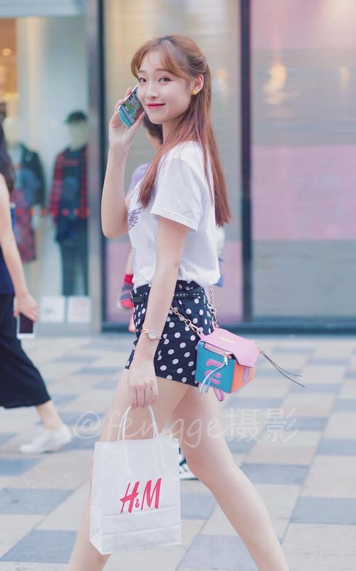 街拍：十张最新出炉的三里屯街拍，时尚、精彩、有看点