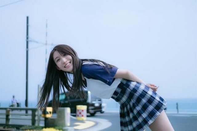 “萌坏少女”王子祯新写真曝光，动作随性洋溢青春活力