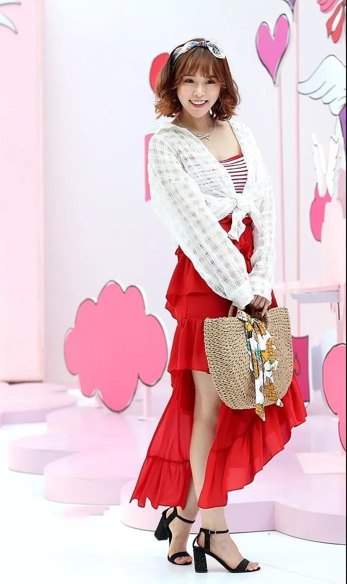 广州街拍 有种美叫做回眸一笑百媚生 个个是傲人翘臀、细腰美胸