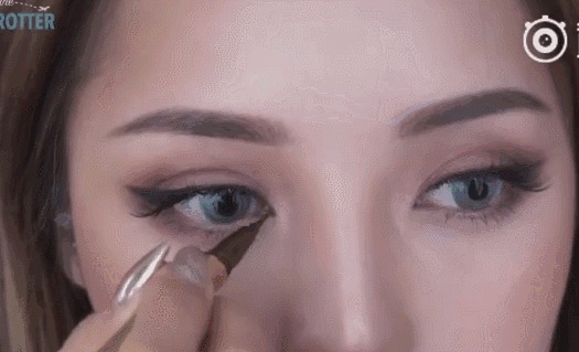 同时撞脸倪妮蕾哈娜是什么感受？