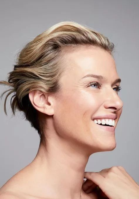 实用 | 睡前一个小动作，皮肤紧致水嫩，50岁都不长皱纹!