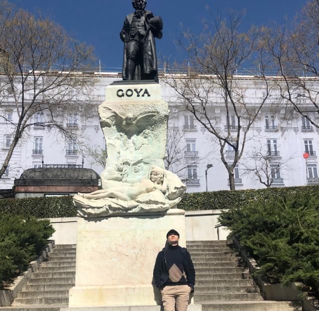  「出名」老戏骨黄志忠出名后抛妻弃子，被骂多年渣男，前妻活得潇洒自在