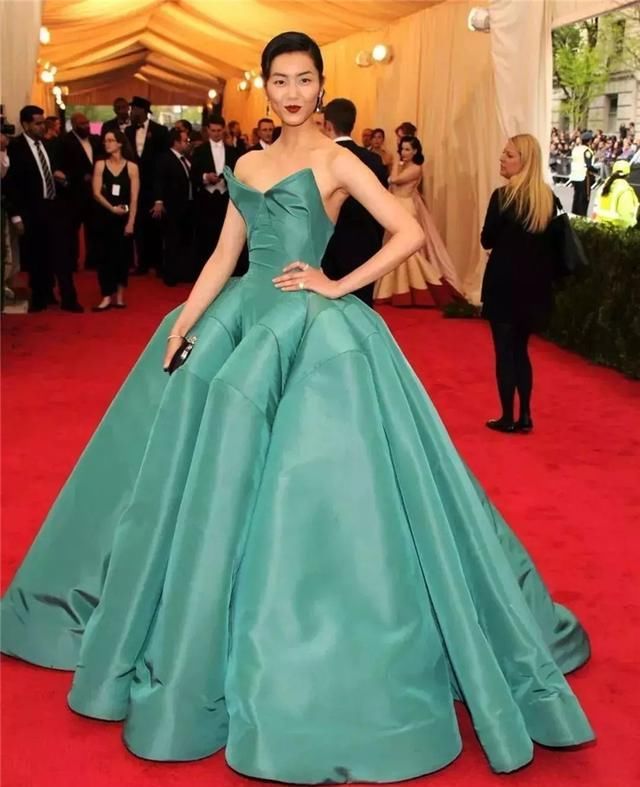  『没用』破产的辛德瑞拉Zac Posen！看来裙子再好看，人们买不起也没用