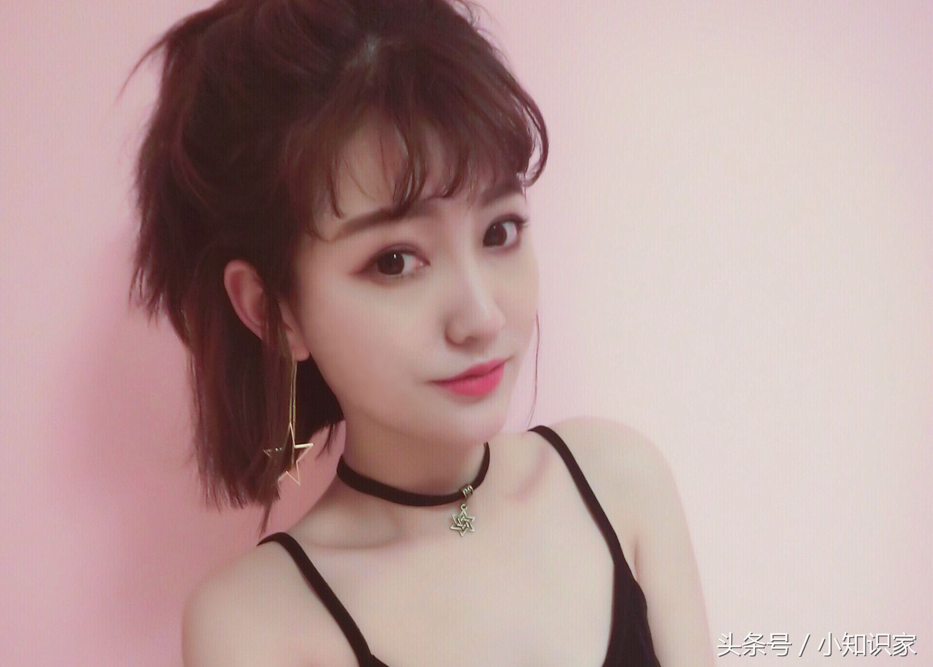 90后的气质型空姐,穿着简单又好看,了解一下