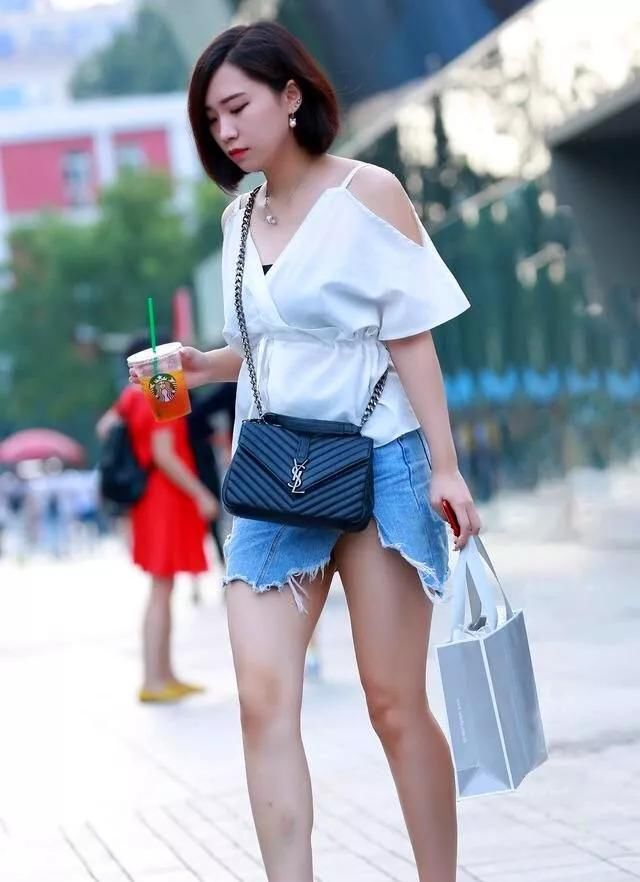  #搭配着一#时尚多变的穿衣风格,为你带来更多的惊喜