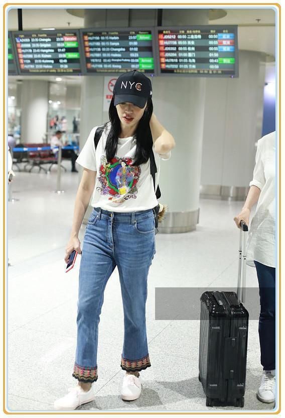 姚晨不得了!38岁穿8岁小姑娘的花边裤,网友:简直换了一个人!