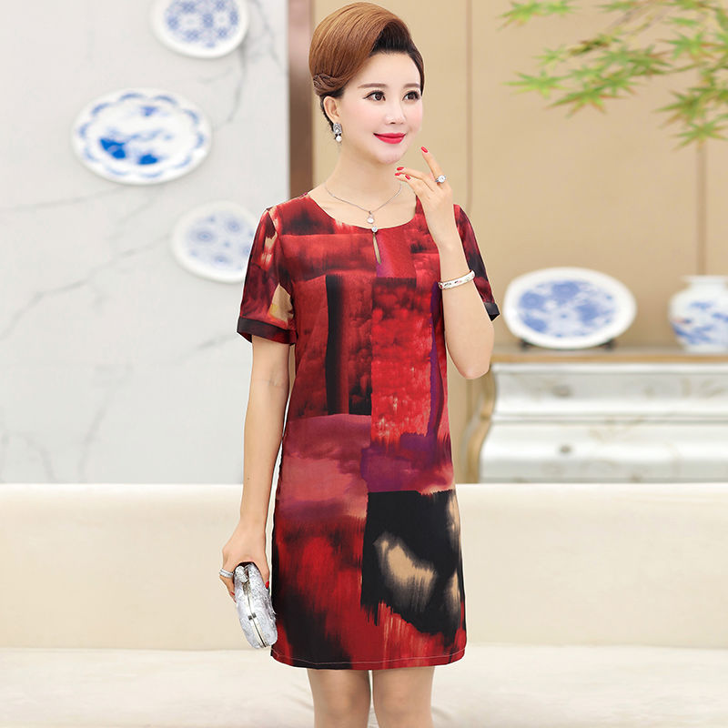 妈妈衣柜多了几件“秋裙”，穿上端庄又温婉，同事都夸我妈会打扮