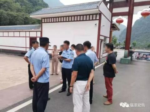 愤怒!湖北一地亿万年钟乳石遭游客掰断 警方已介入