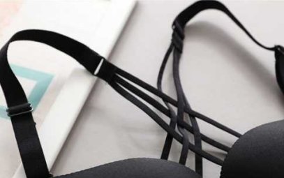 大热天女人别戴文胸，热得要命，瞧瞧下图女人穿，太火辣了