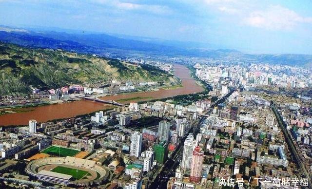  「两边」中国最狭长的省会城市，黄河中间过，两边全是山，你来