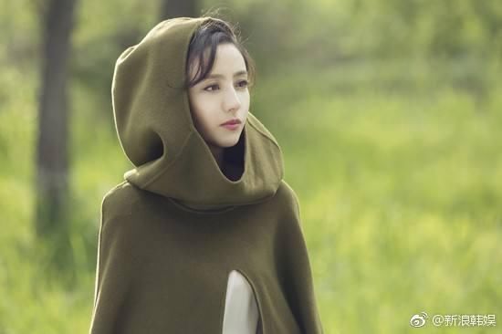 佟丽娅全智贤撞衫,全智贤穿出了大牌的感觉,佟丽娅却很接地气!